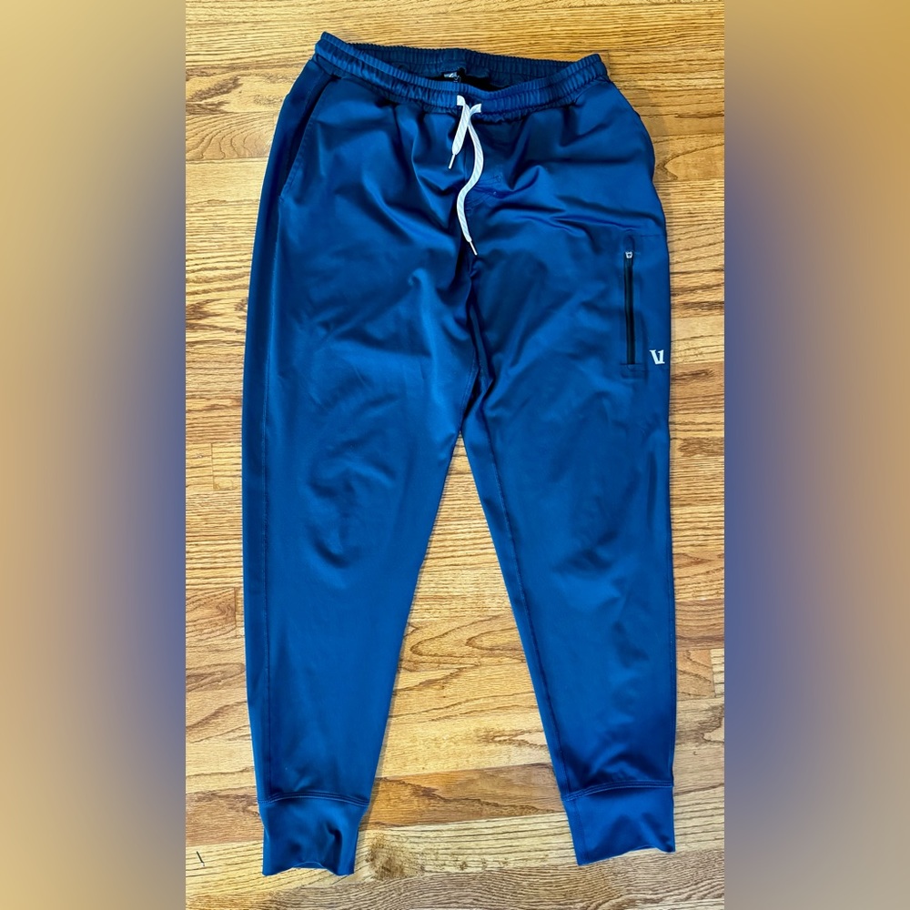 Vuori Sunday Performance Jogger, medium, navy blue.